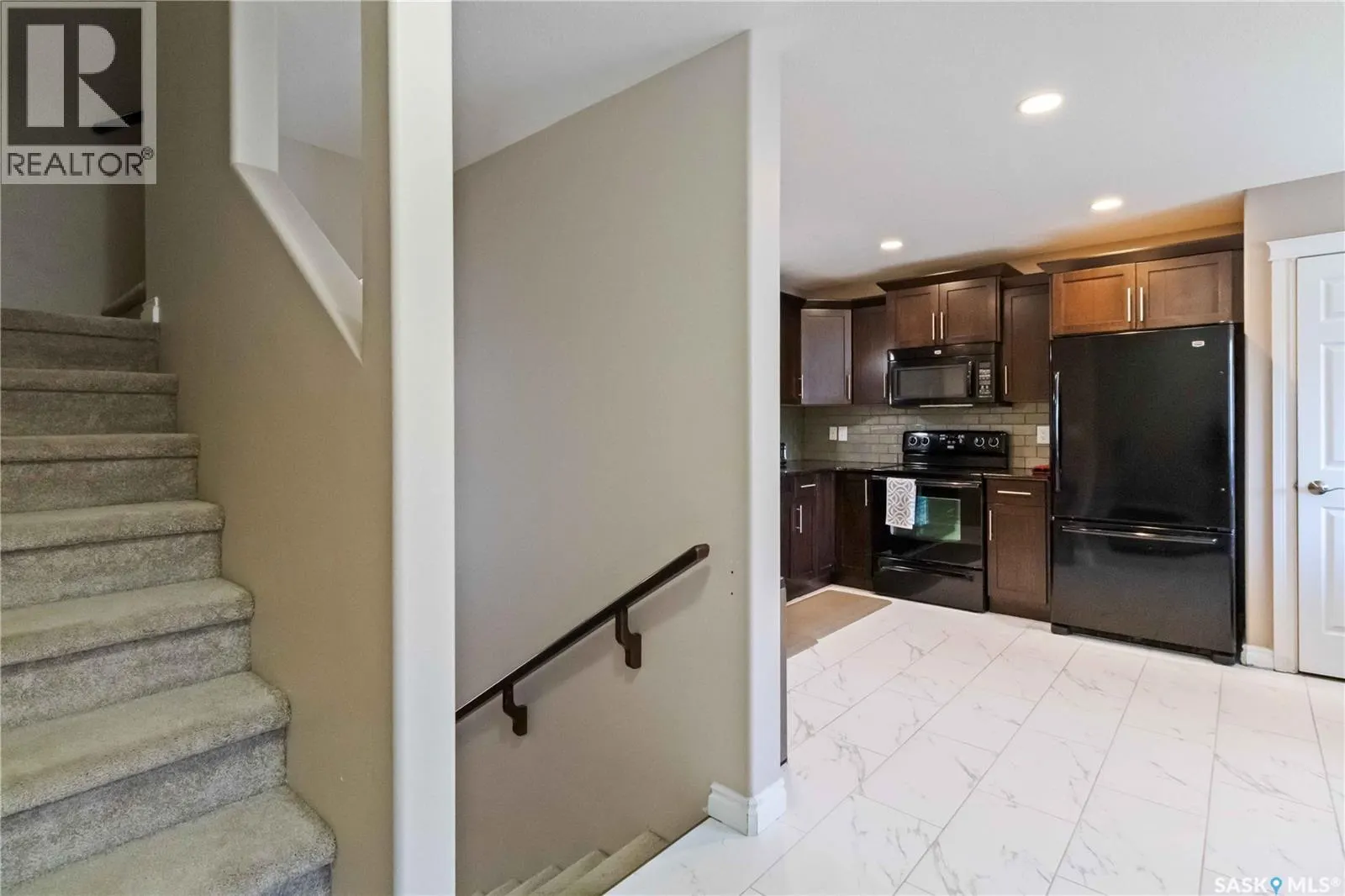 505 212 Willis CRESCENT
