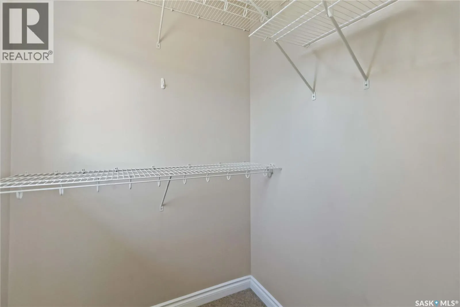 505 212 Willis CRESCENT