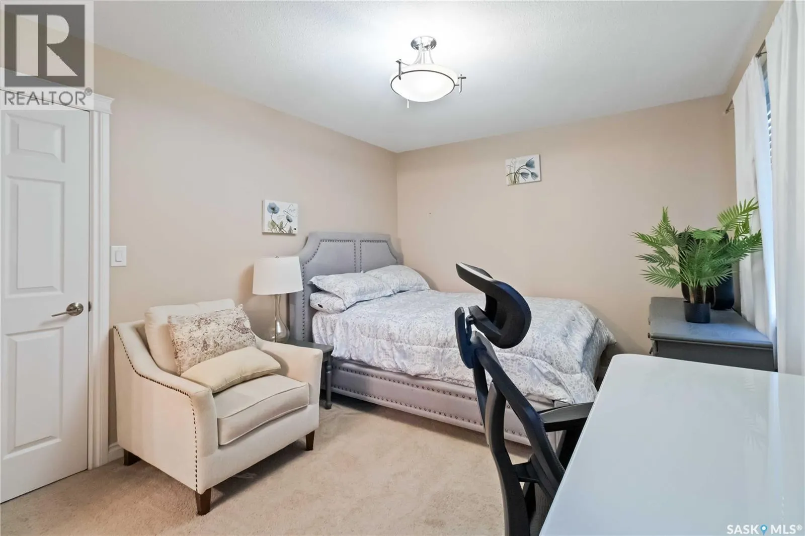 505 212 Willis CRESCENT