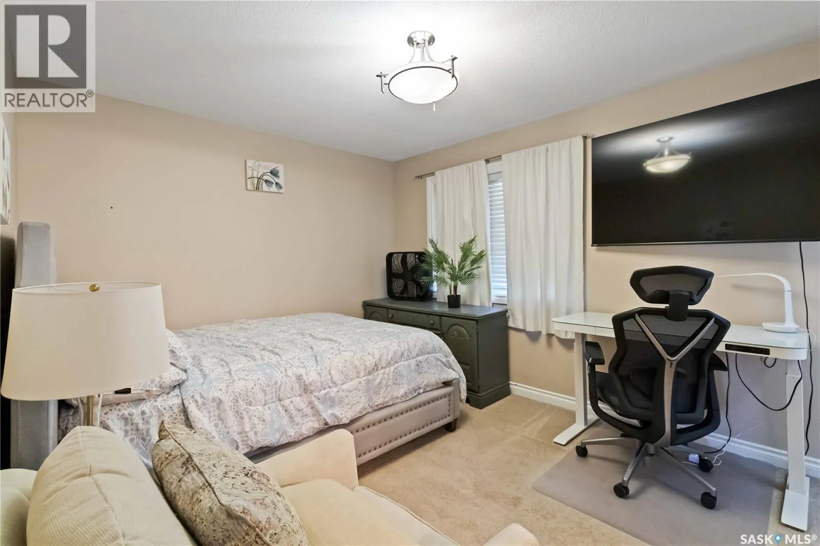 505 212 Willis CRESCENT