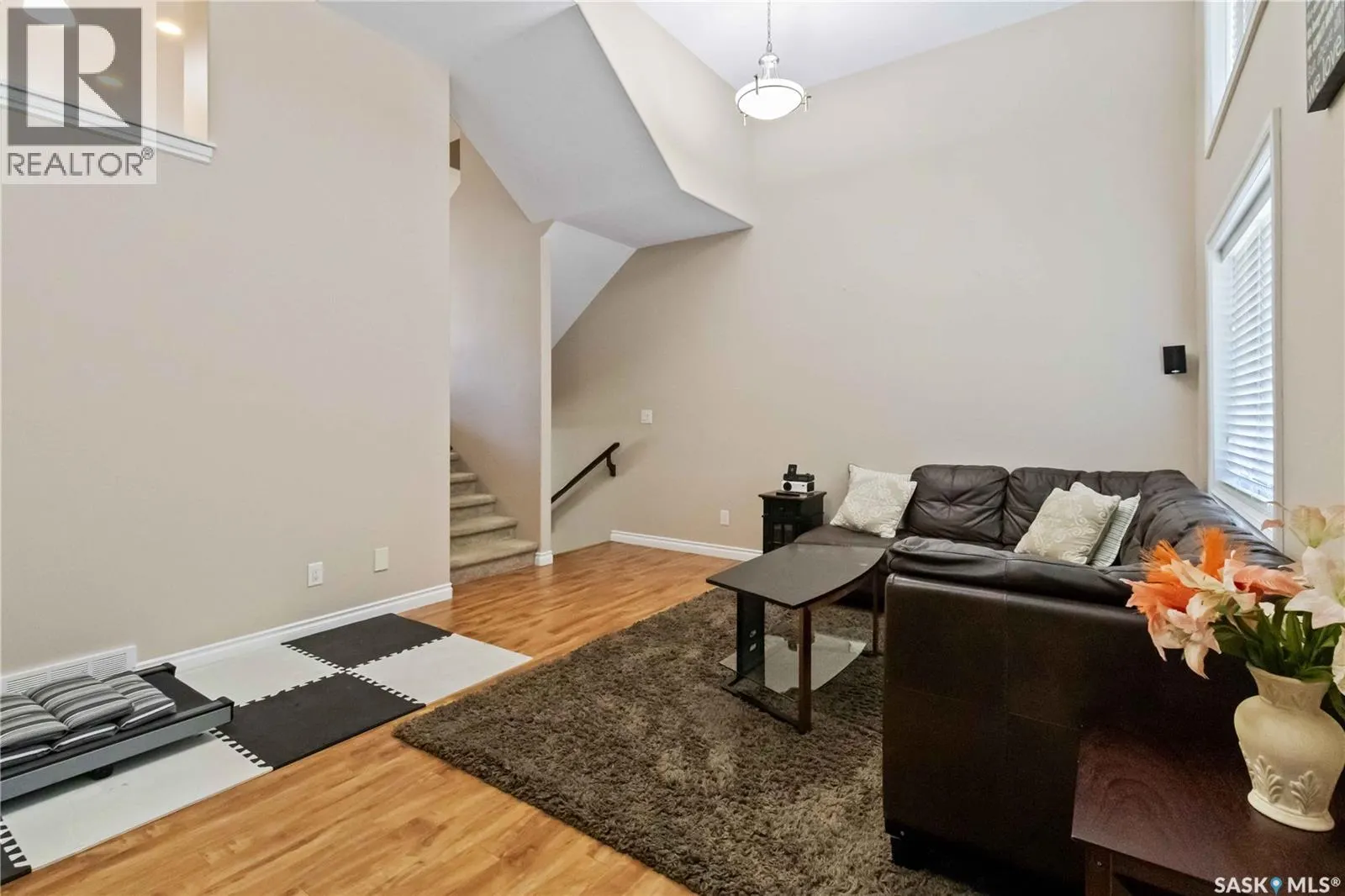505 212 Willis CRESCENT