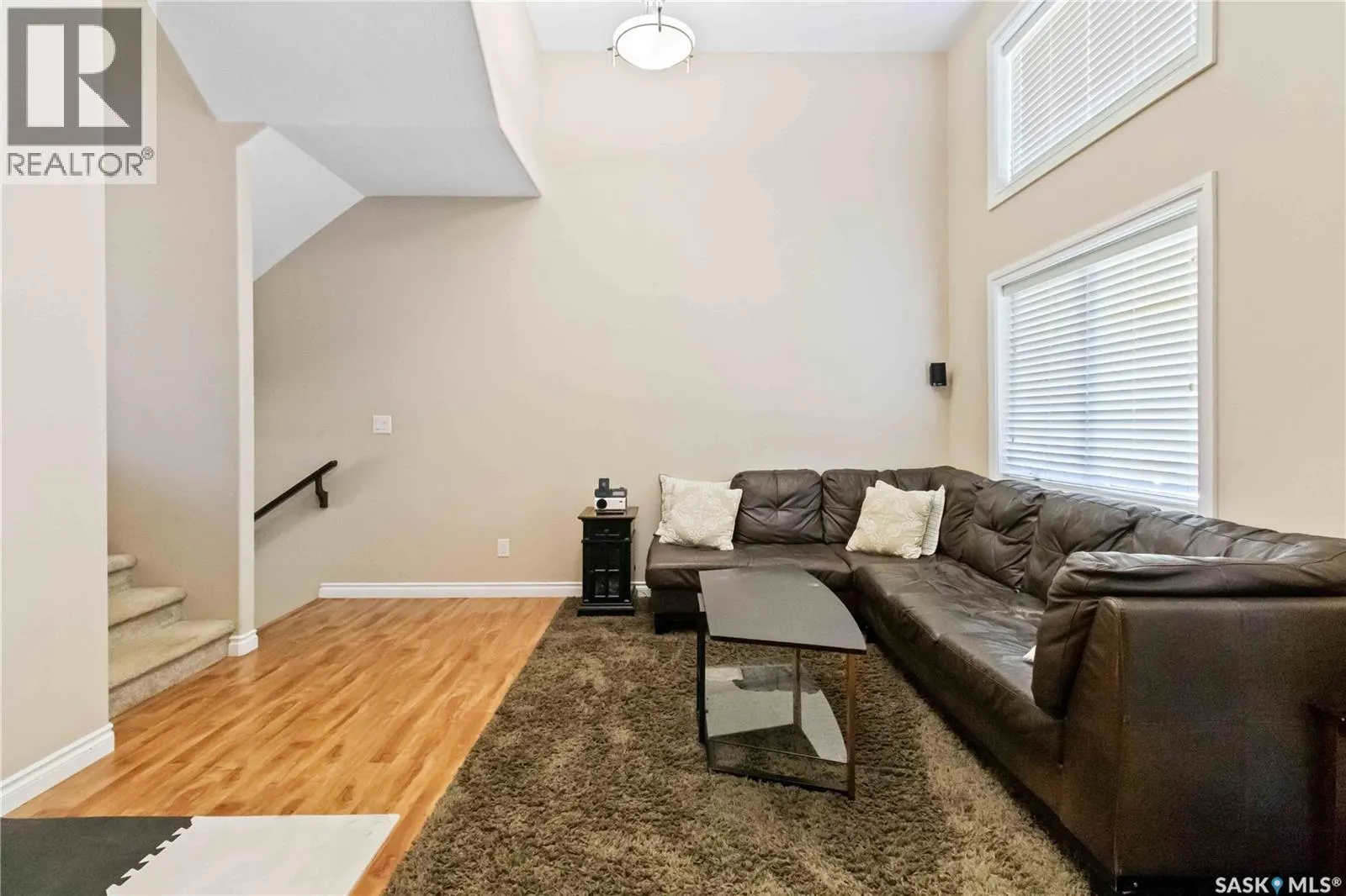 505 212 Willis CRESCENT