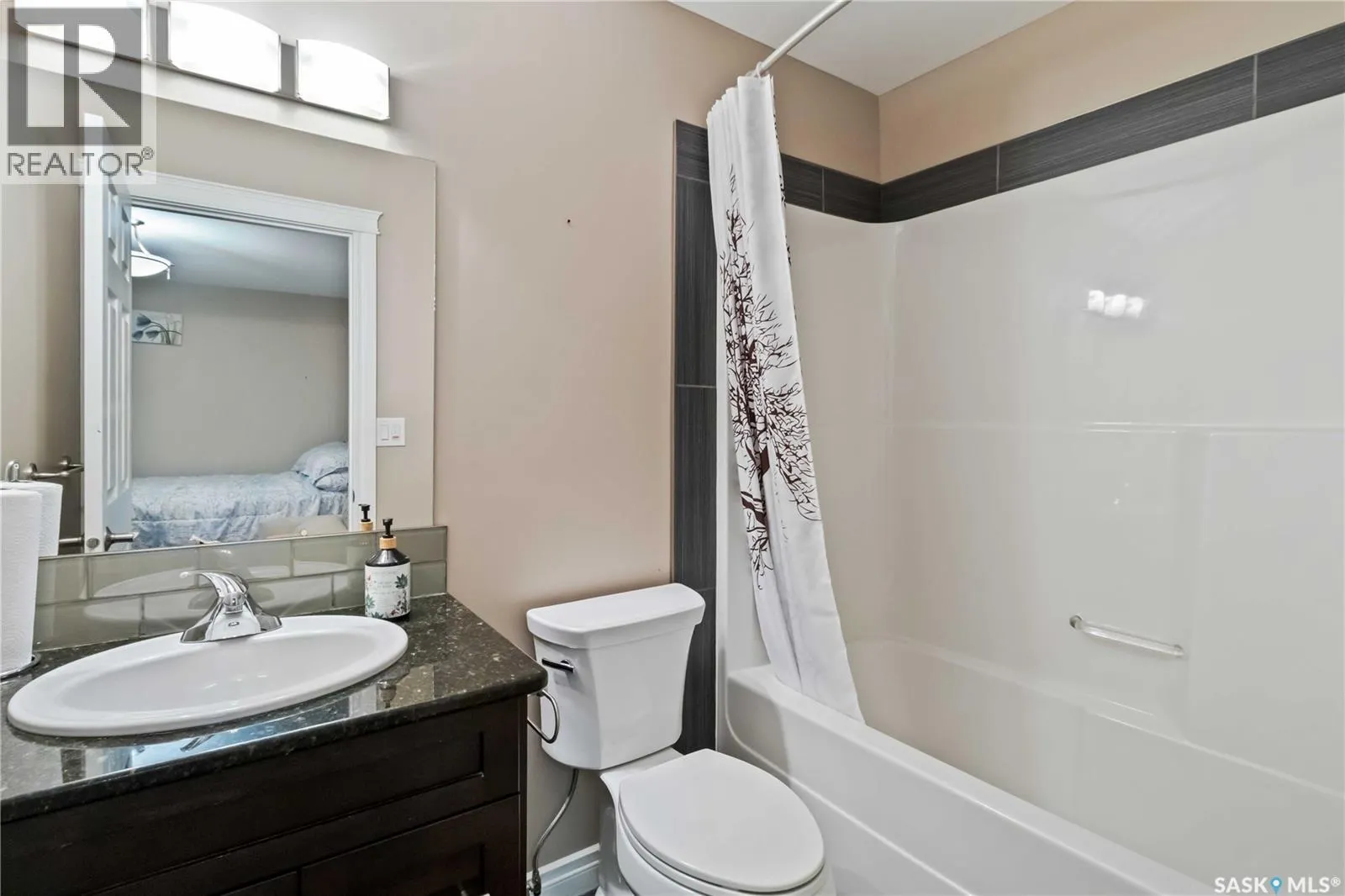 505 212 Willis CRESCENT