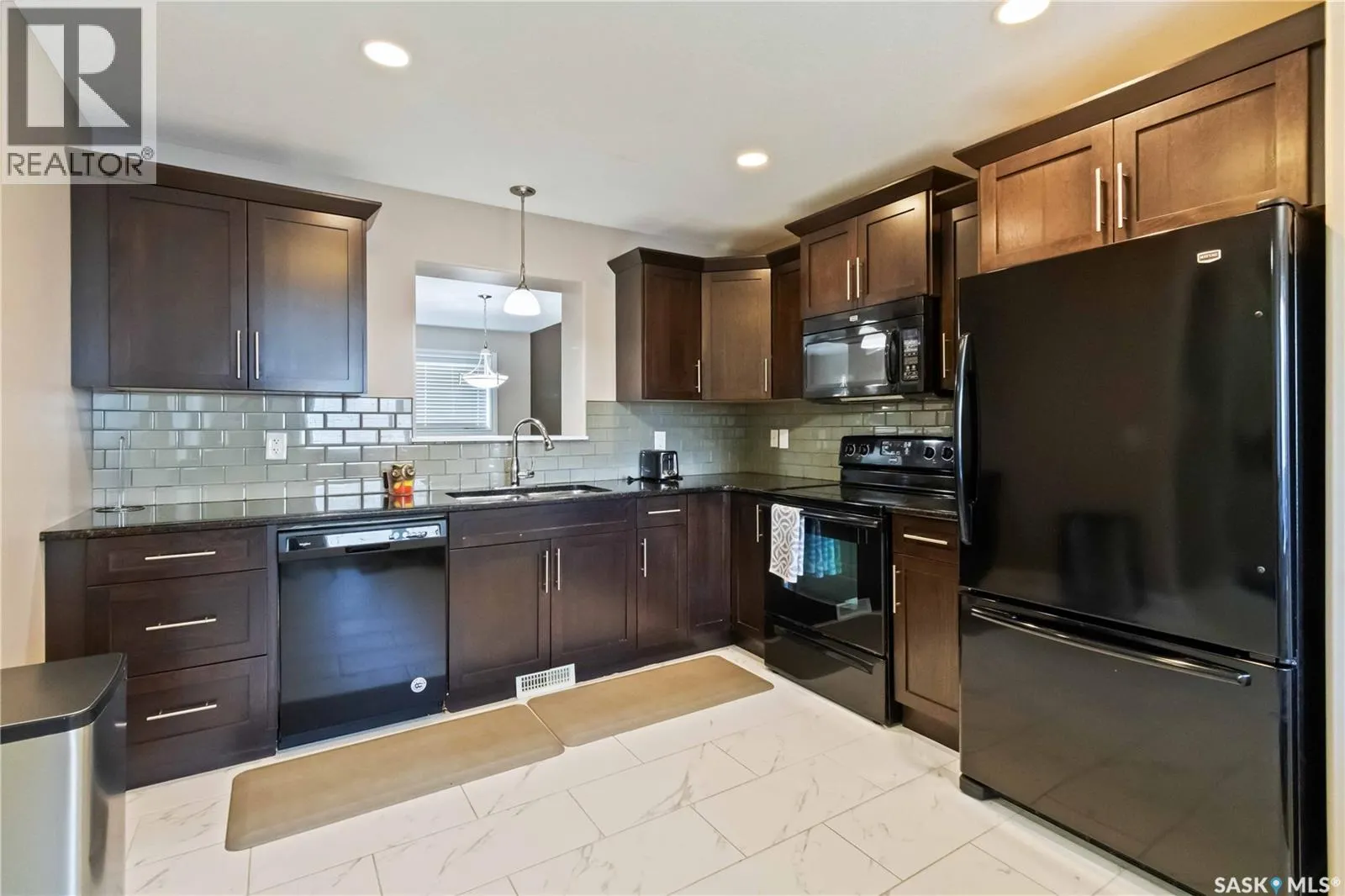 505 212 Willis CRESCENT