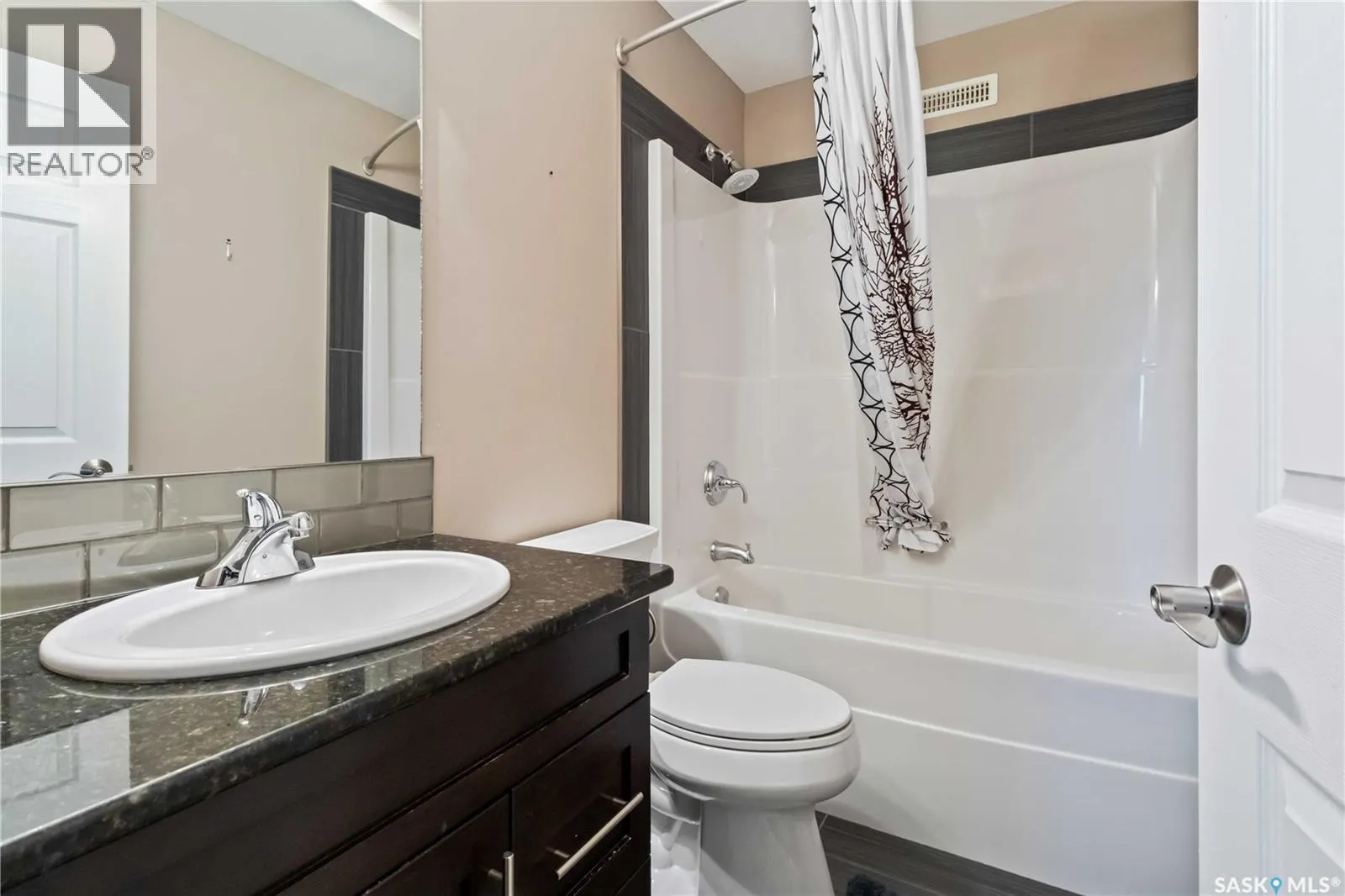 505 212 Willis CRESCENT