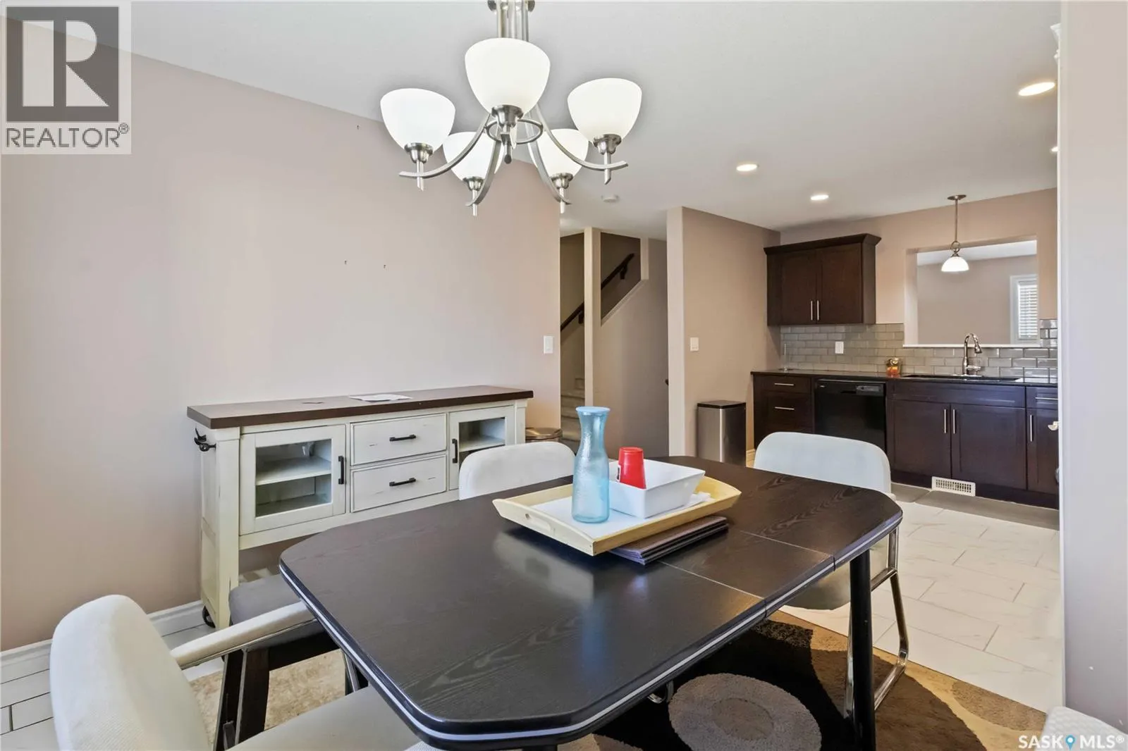 505 212 Willis CRESCENT