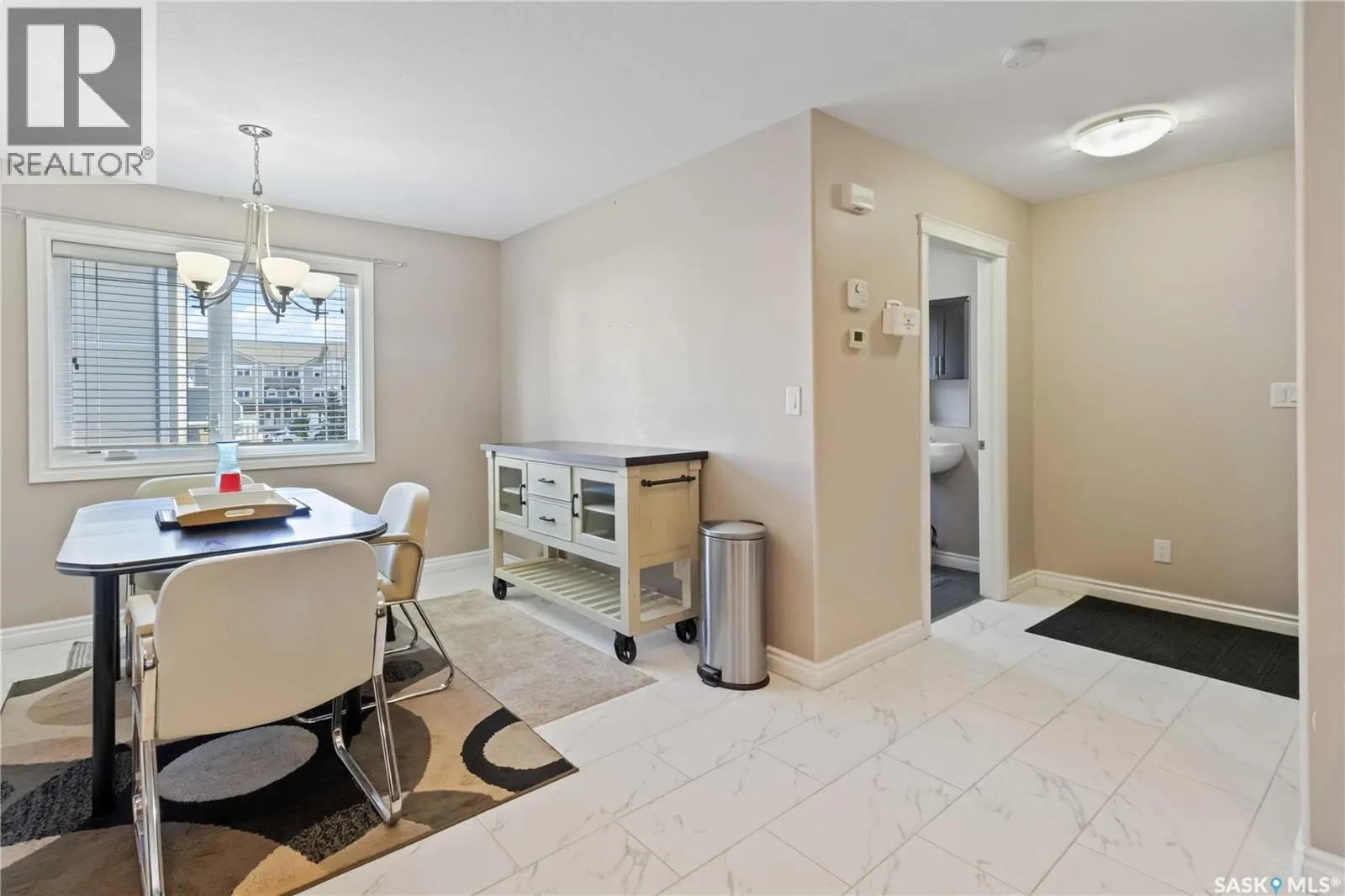 505 212 Willis CRESCENT