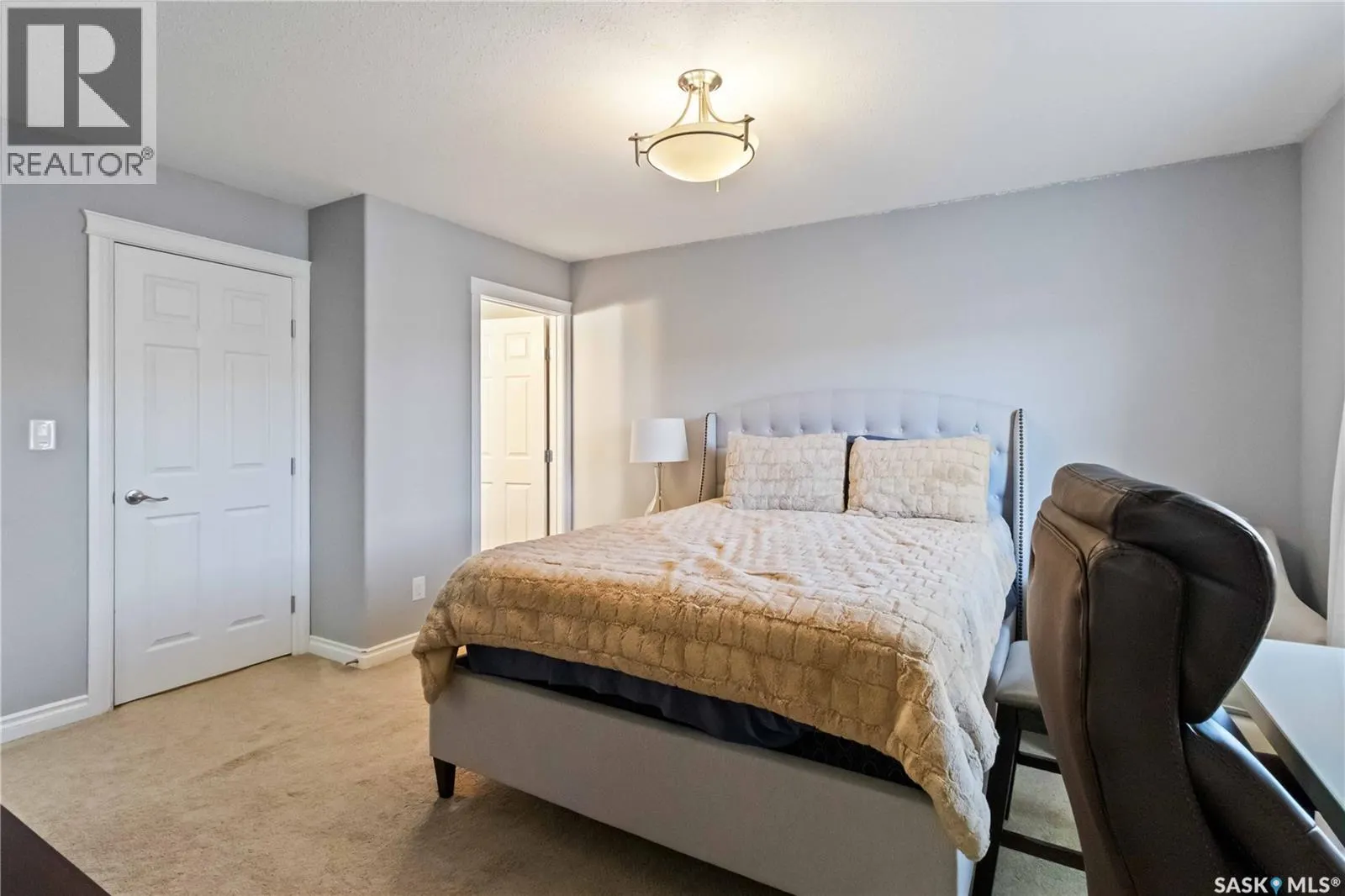 505 212 Willis CRESCENT