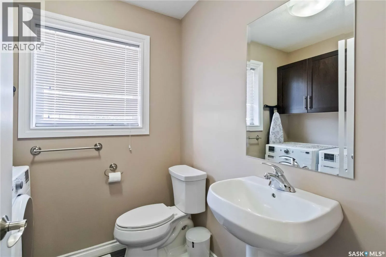 505 212 Willis CRESCENT