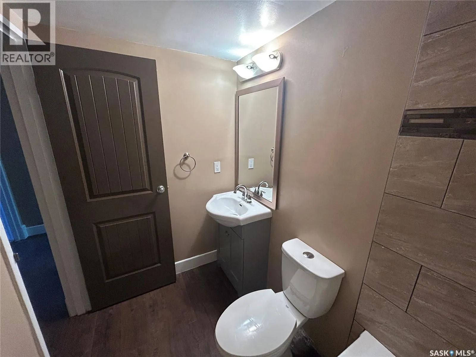 205 929 Northumberland AVENUE