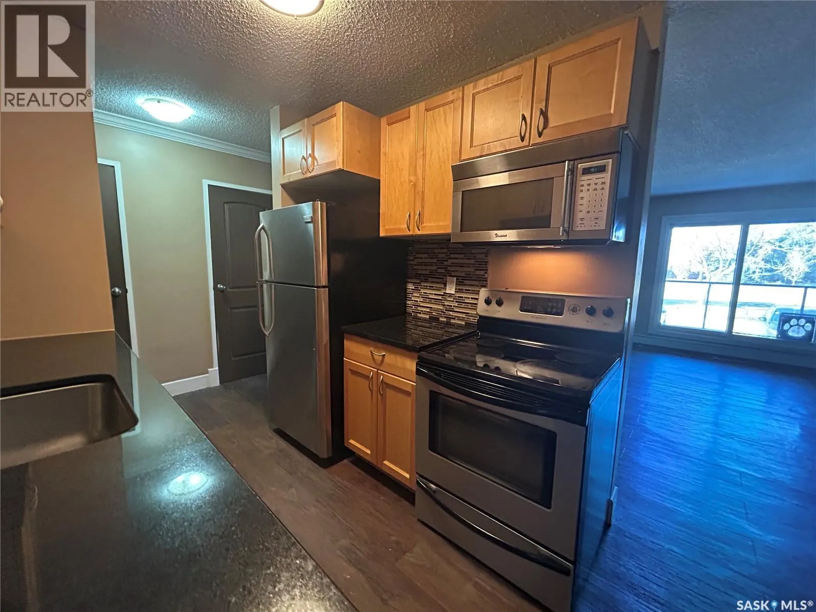 205 929 Northumberland AVENUE