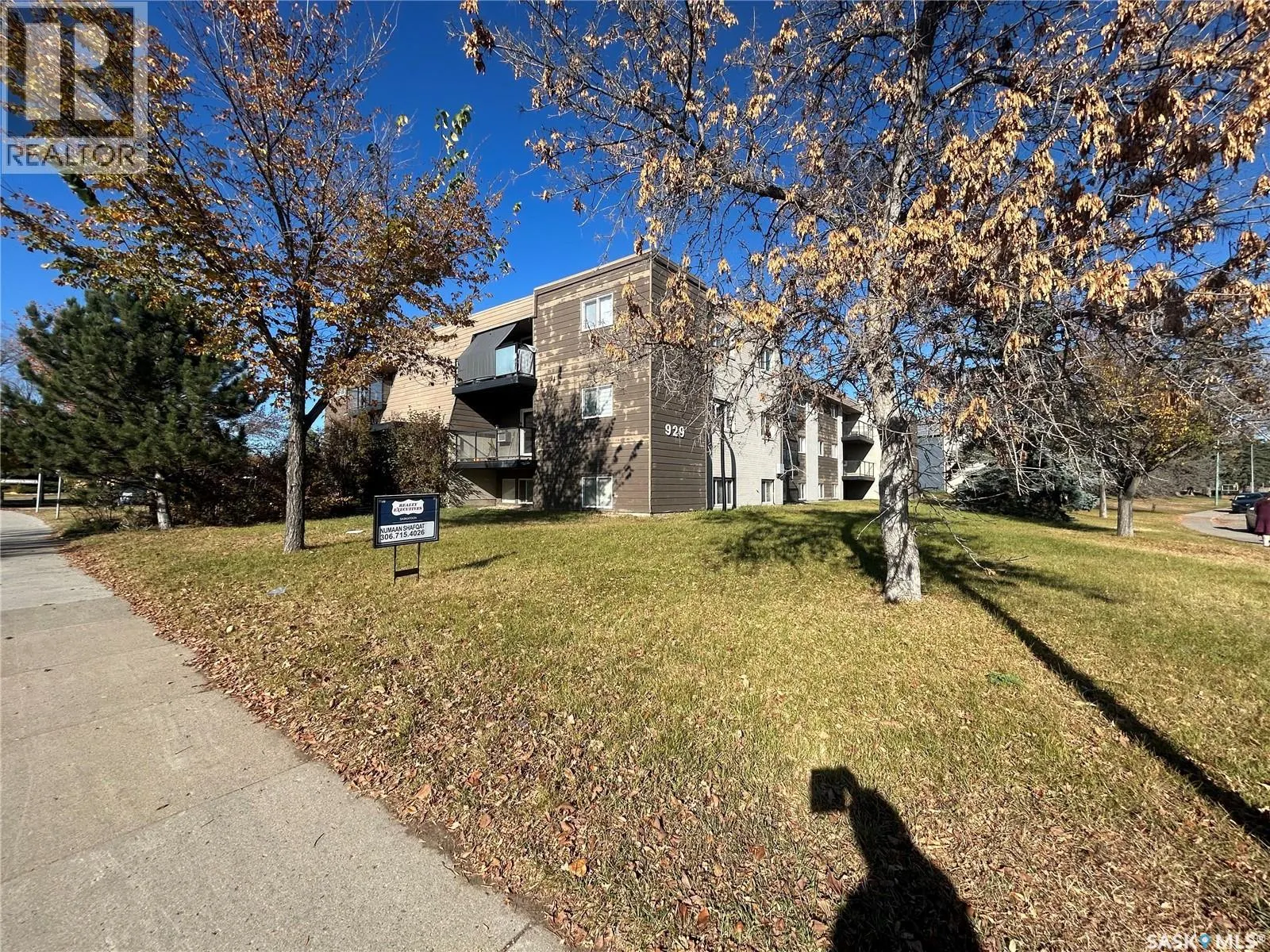 205 929 Northumberland AVENUE