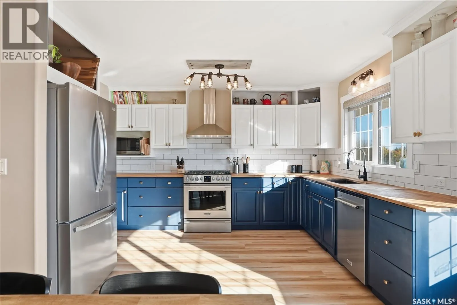 3 Gibson COURT S