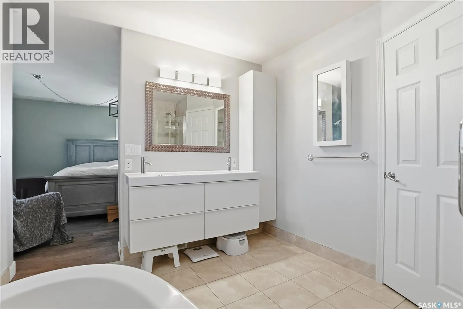 3 Gibson COURT S