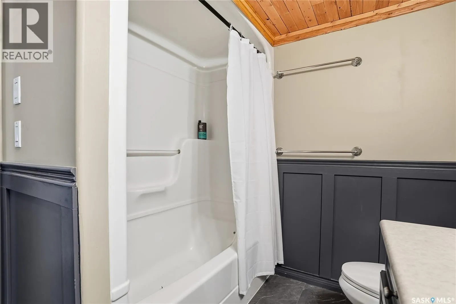 3 Gibson COURT S