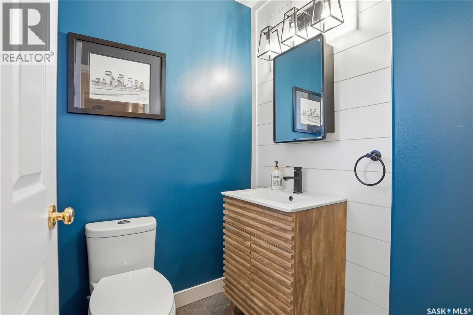 3 Gibson COURT S