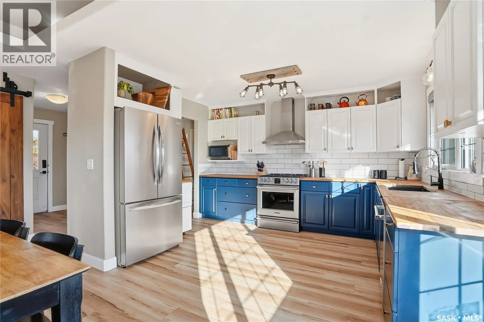 3 Gibson COURT S