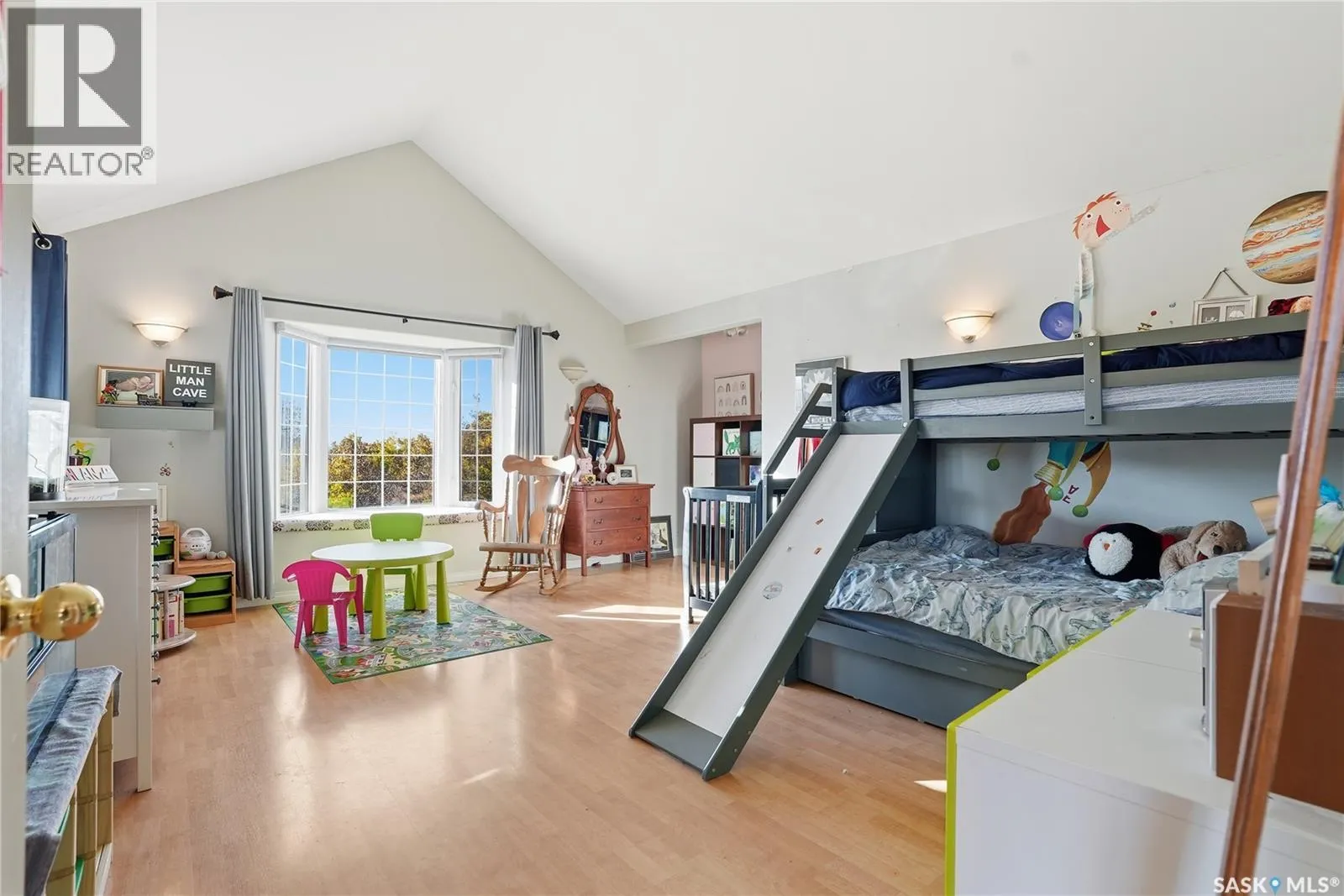3 Gibson COURT S