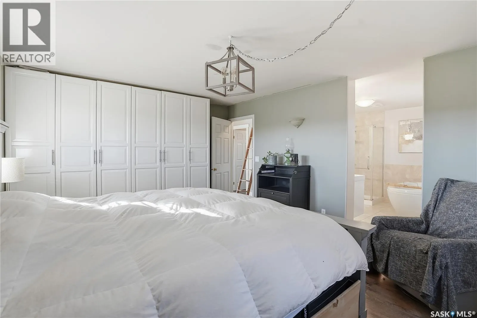 3 Gibson COURT S