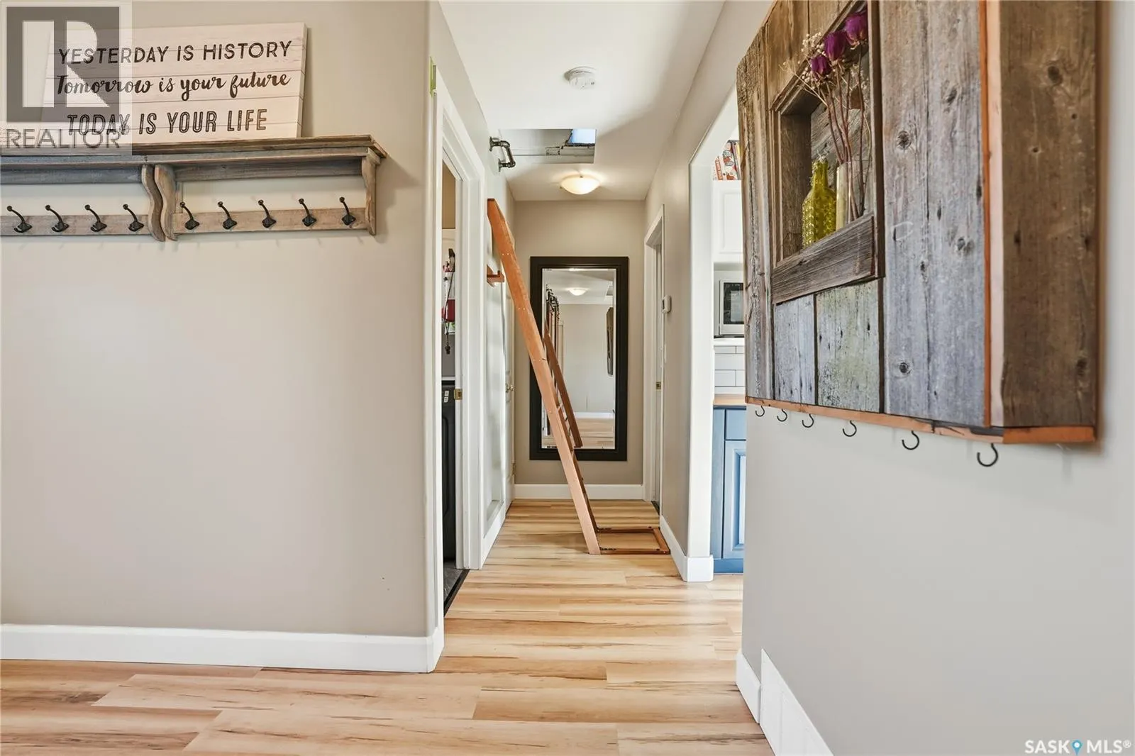 3 Gibson COURT S