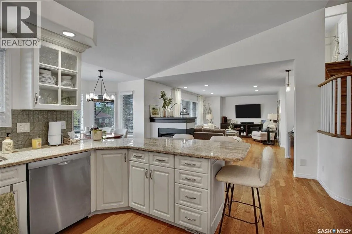 835 Swan CRESCENT
