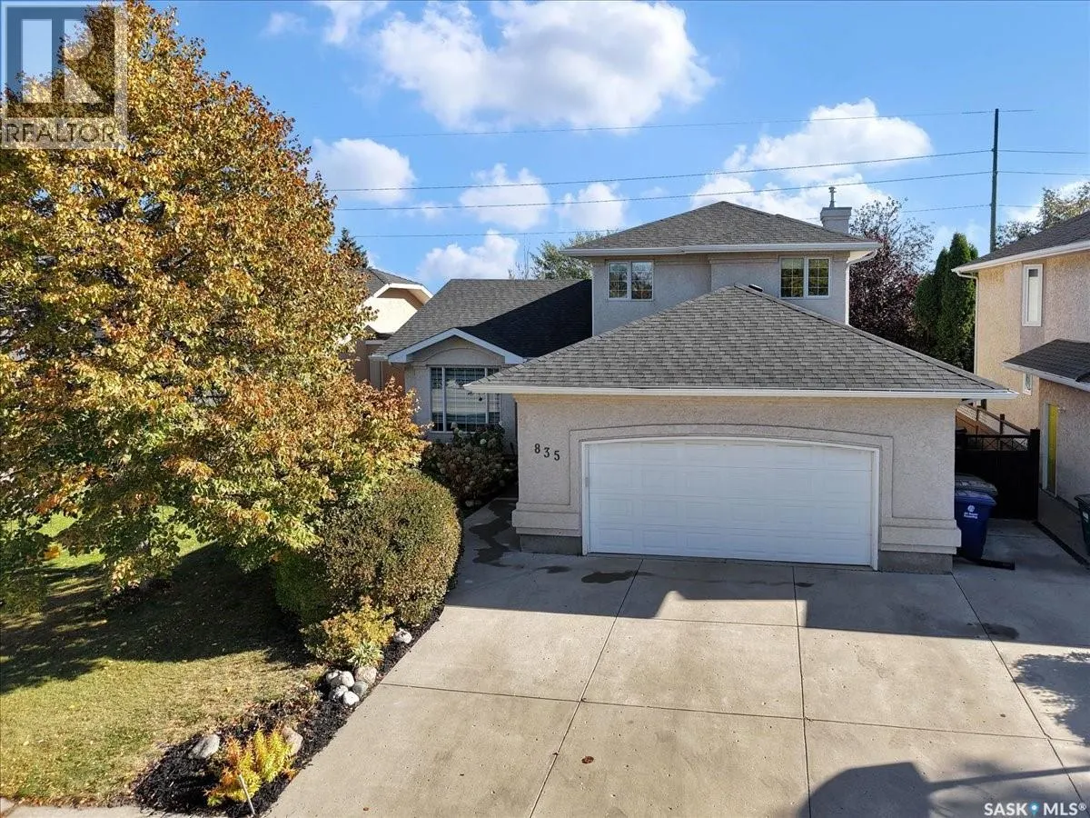 835 Swan CRESCENT