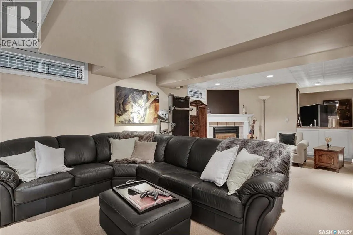 835 Swan CRESCENT
