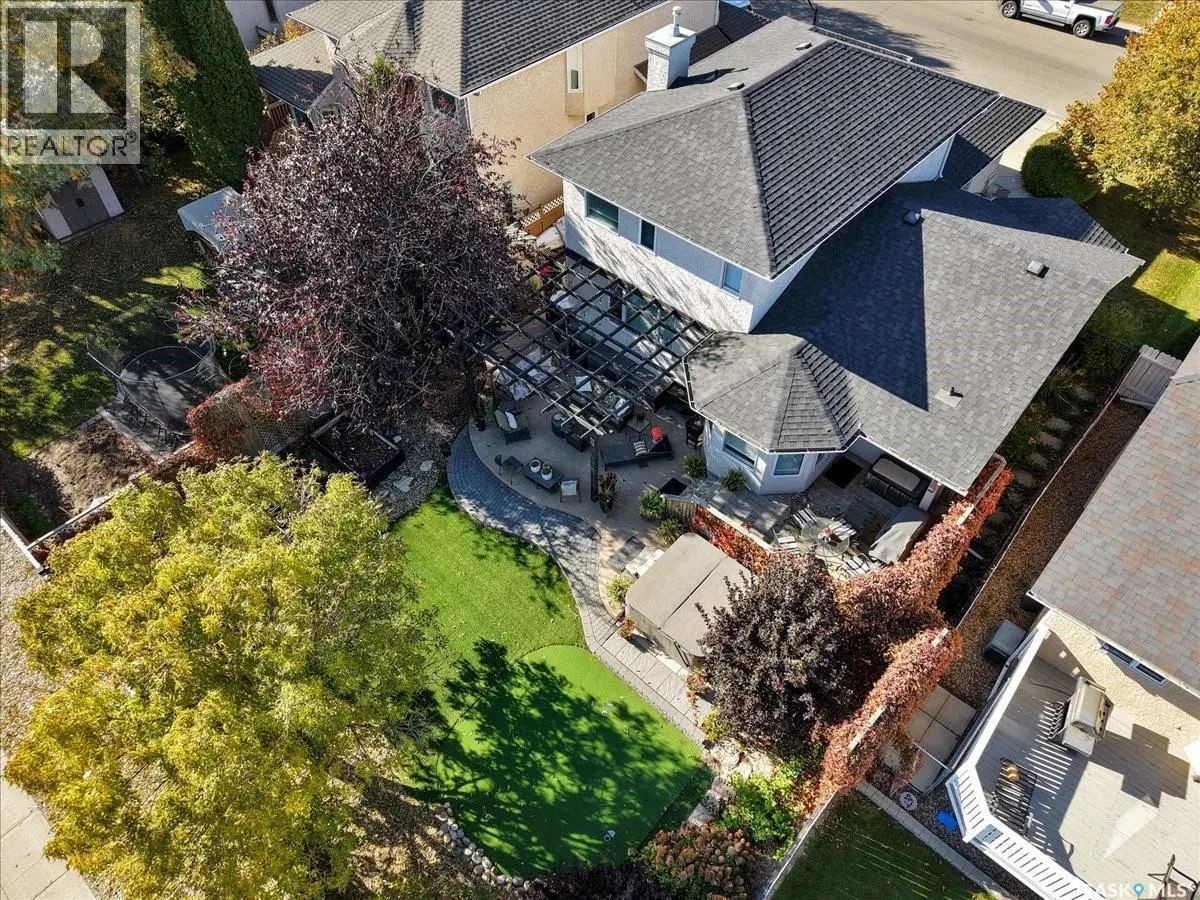 835 Swan CRESCENT