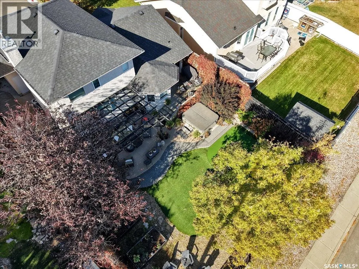835 Swan CRESCENT