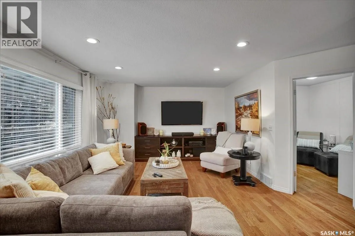 835 Swan CRESCENT