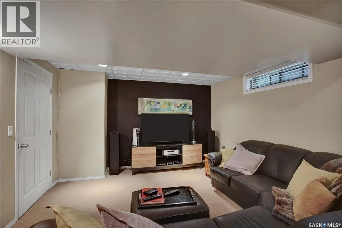 835 Swan CRESCENT