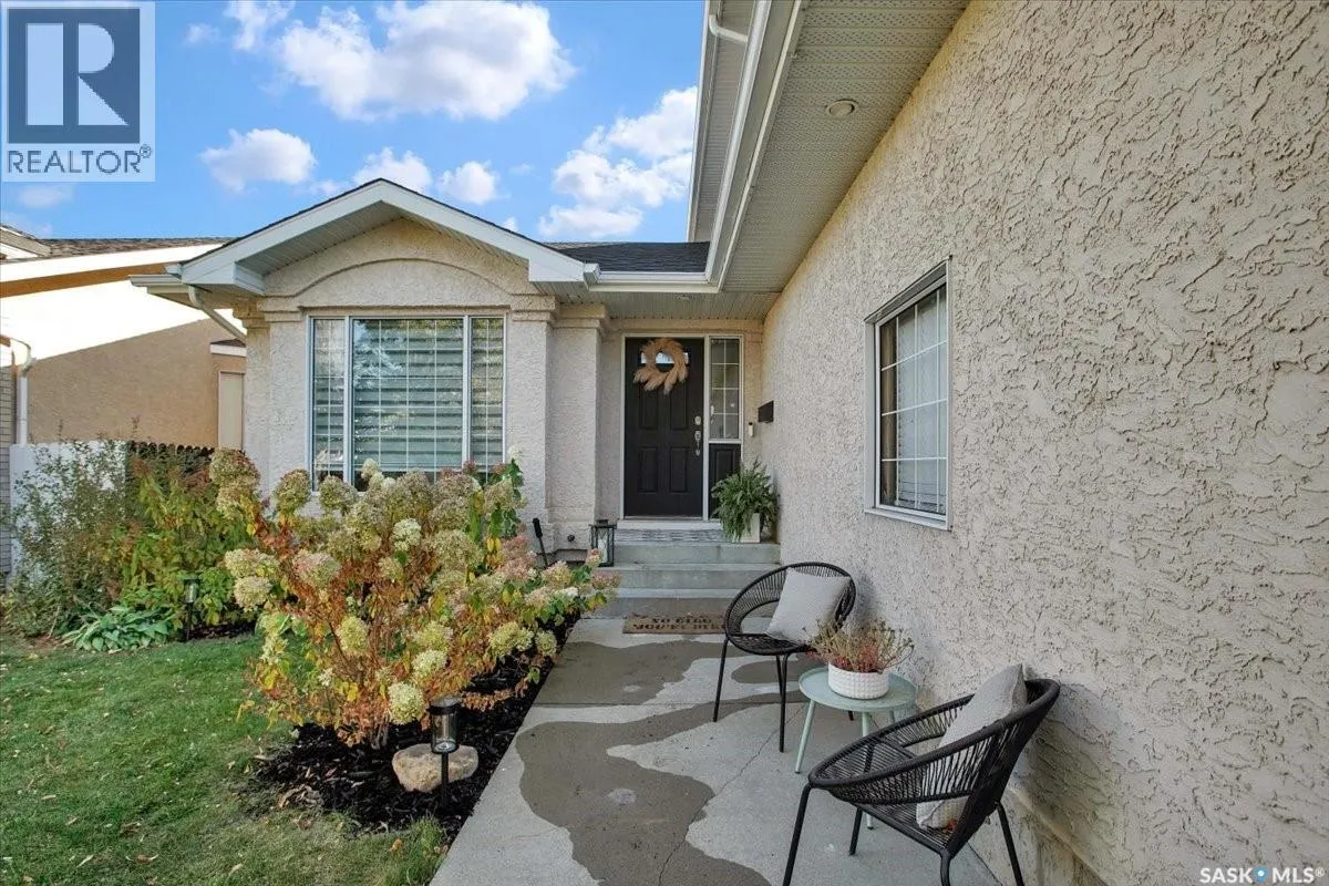835 Swan CRESCENT