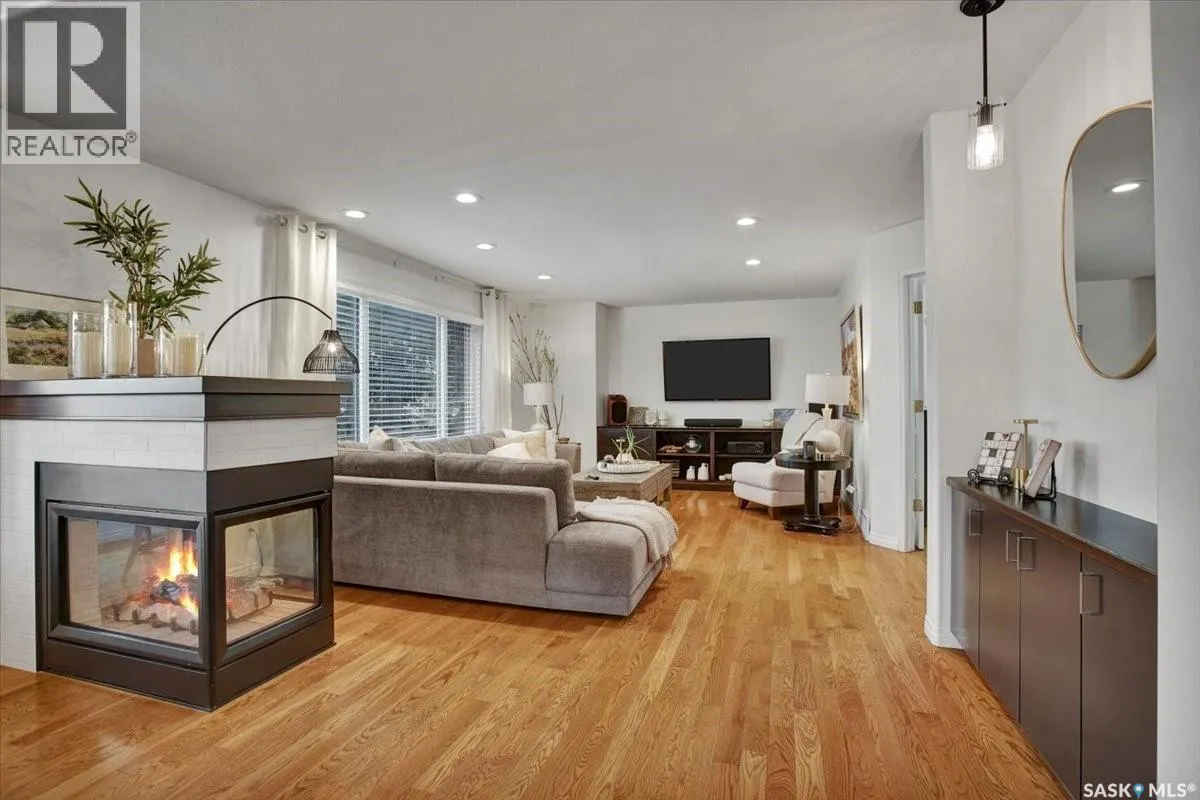 835 Swan CRESCENT