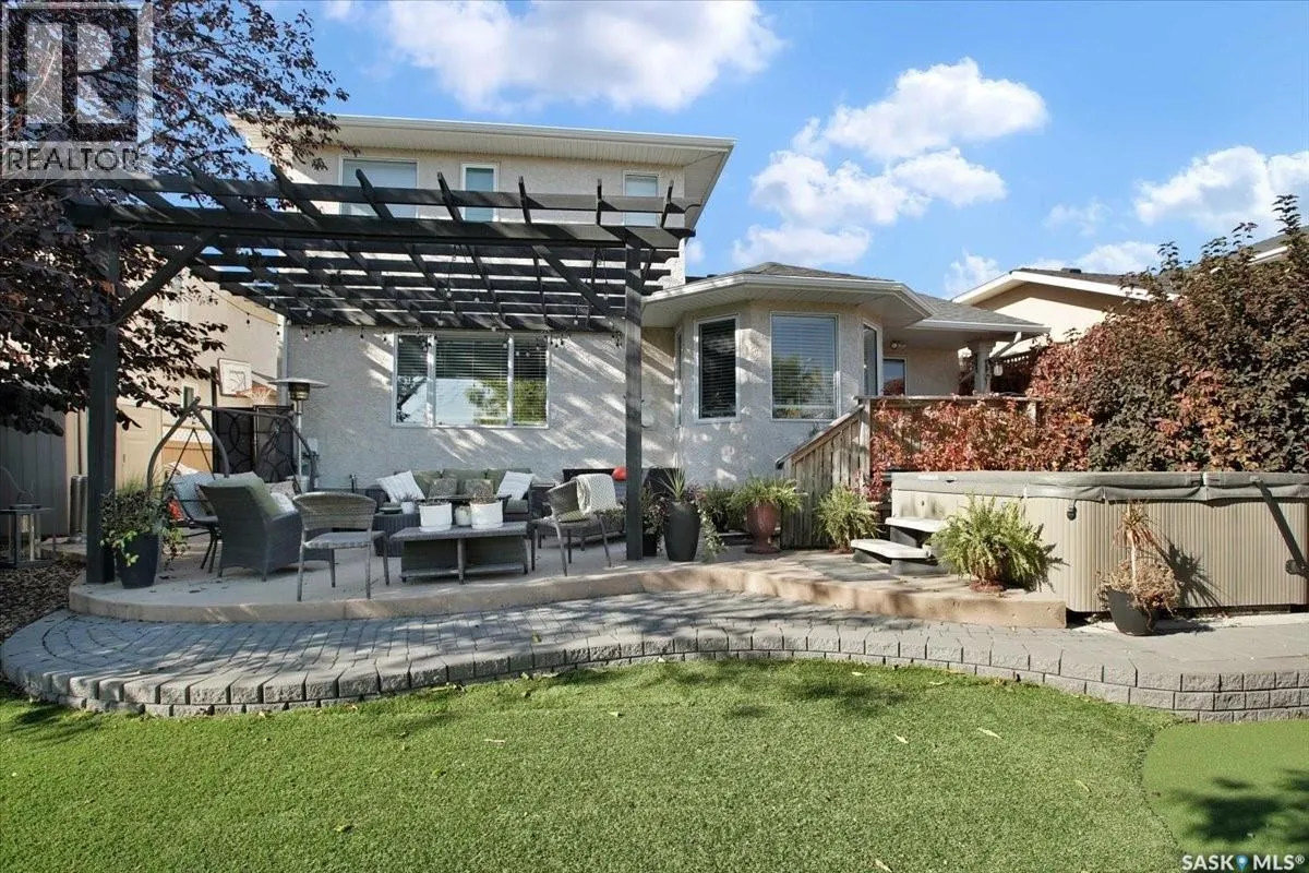 835 Swan CRESCENT