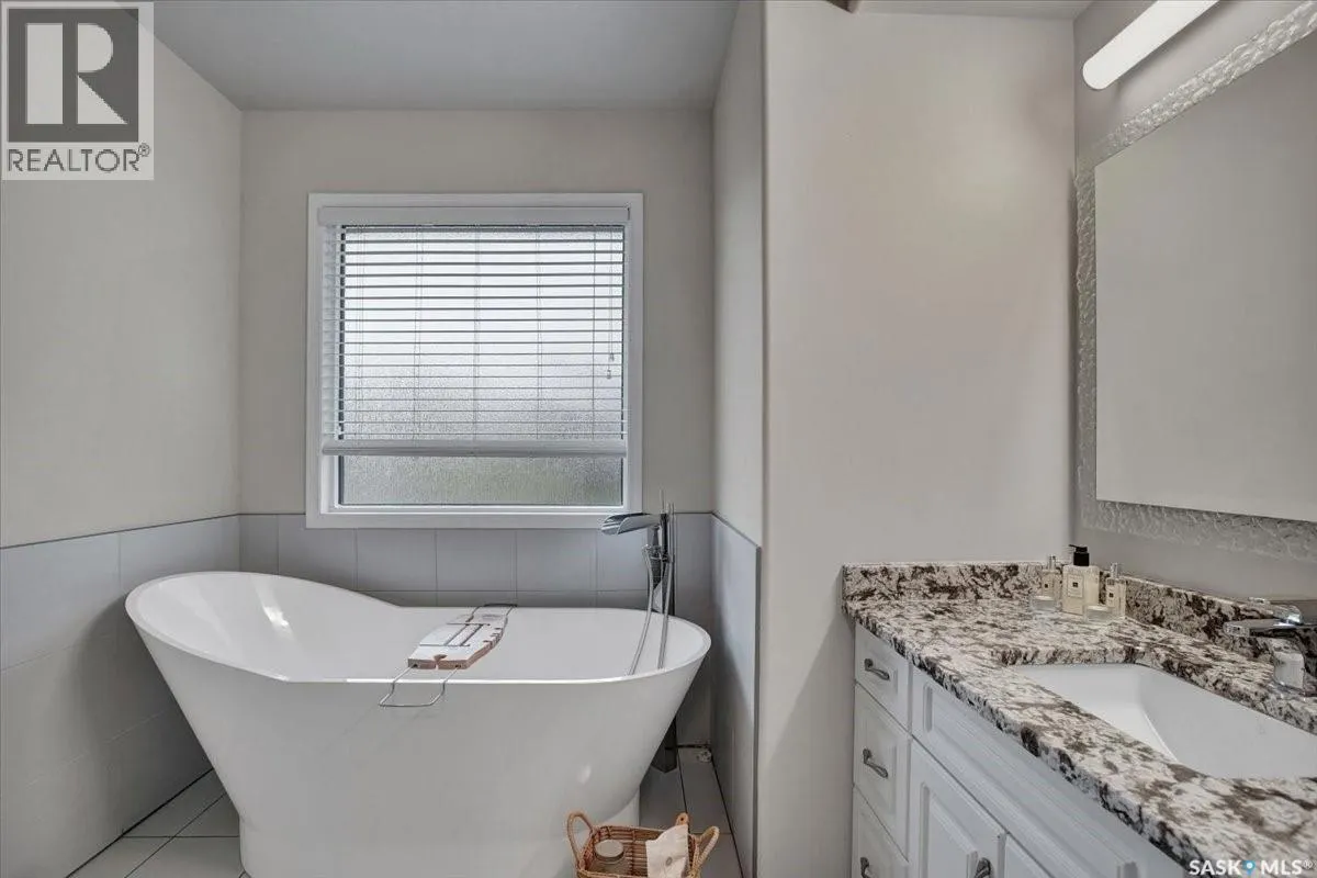835 Swan CRESCENT