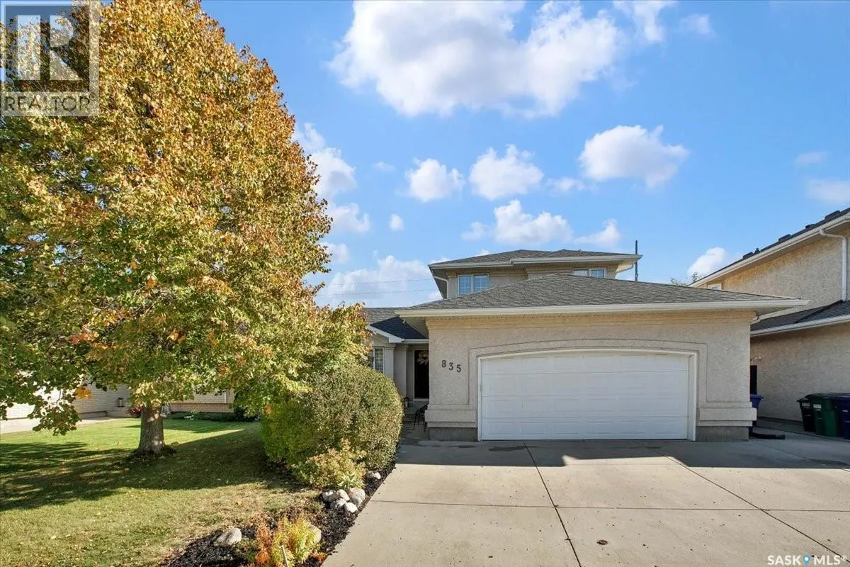 835 Swan CRESCENT