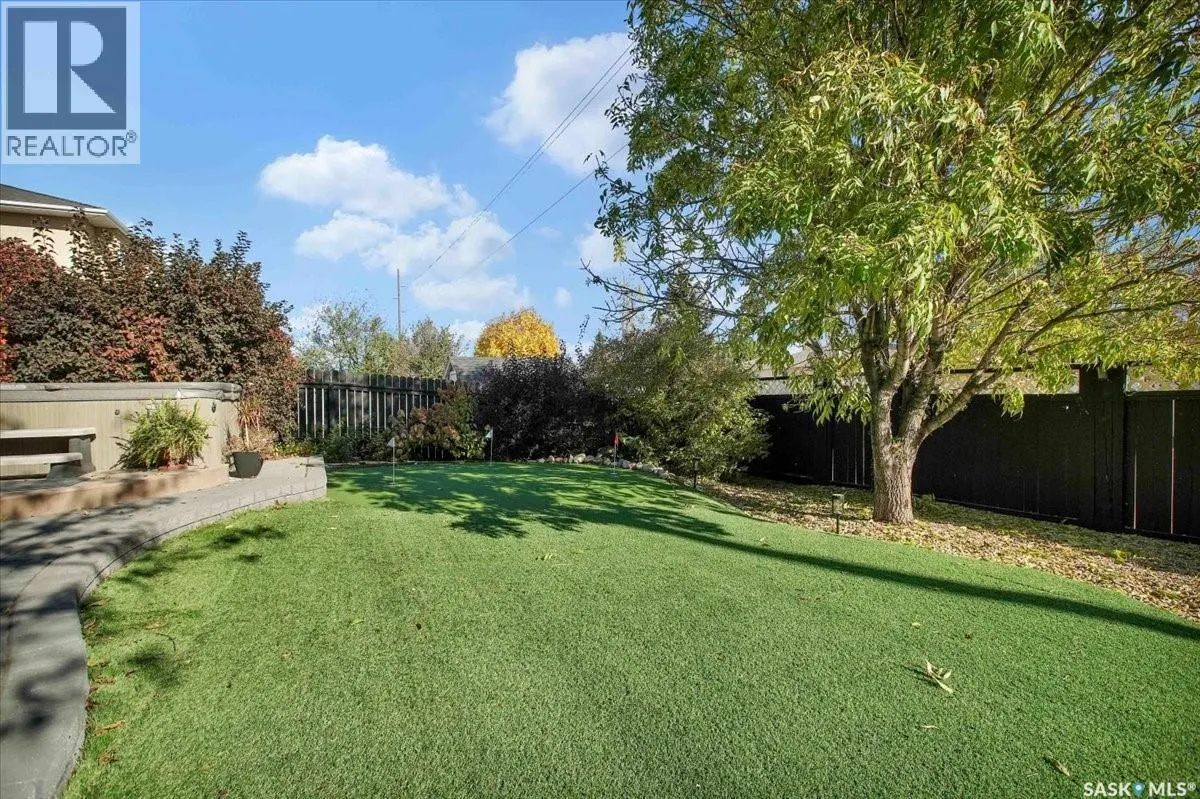 835 Swan CRESCENT