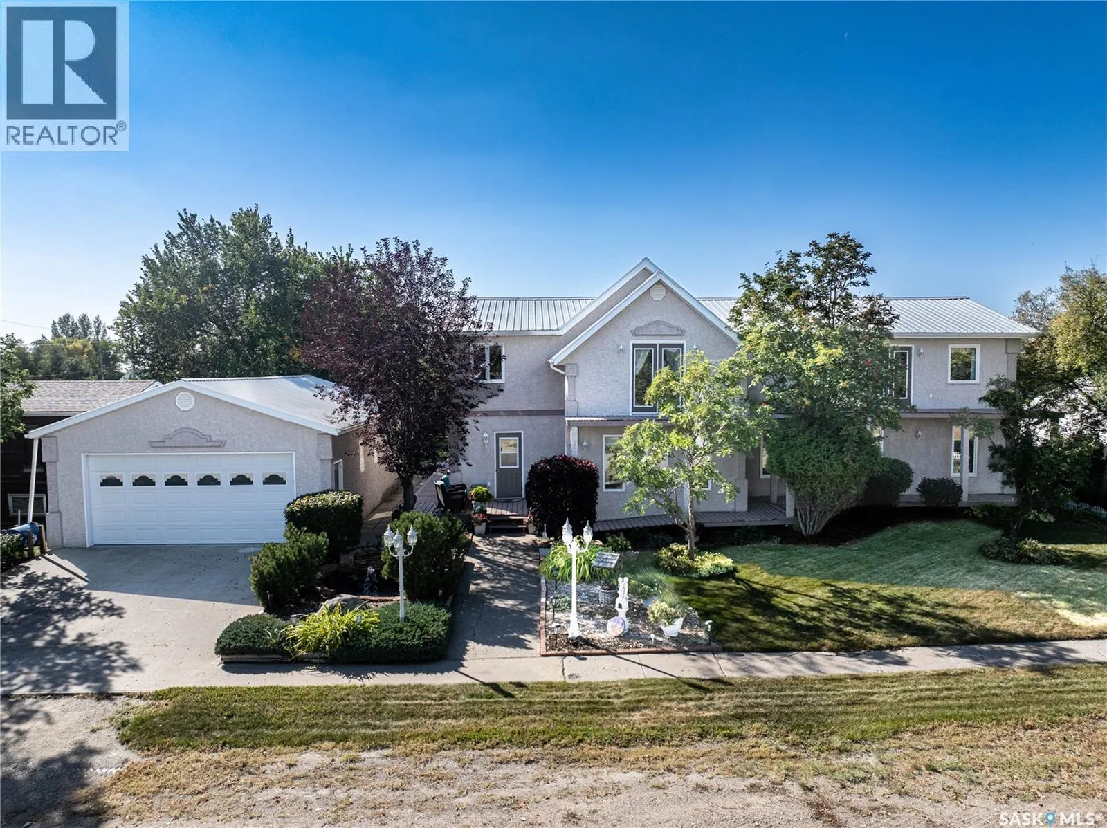 304 1st STREET W