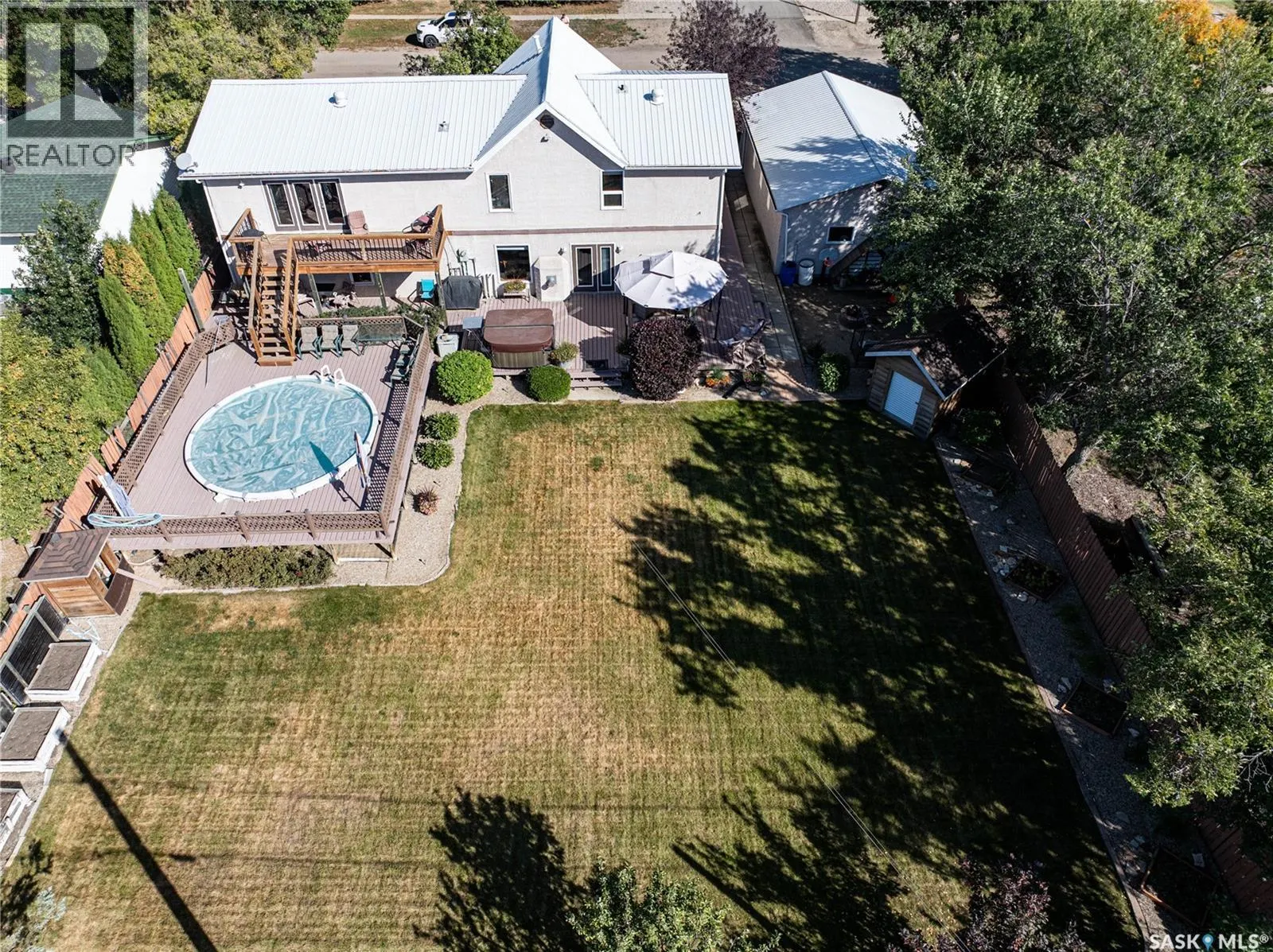 304 1st STREET W
