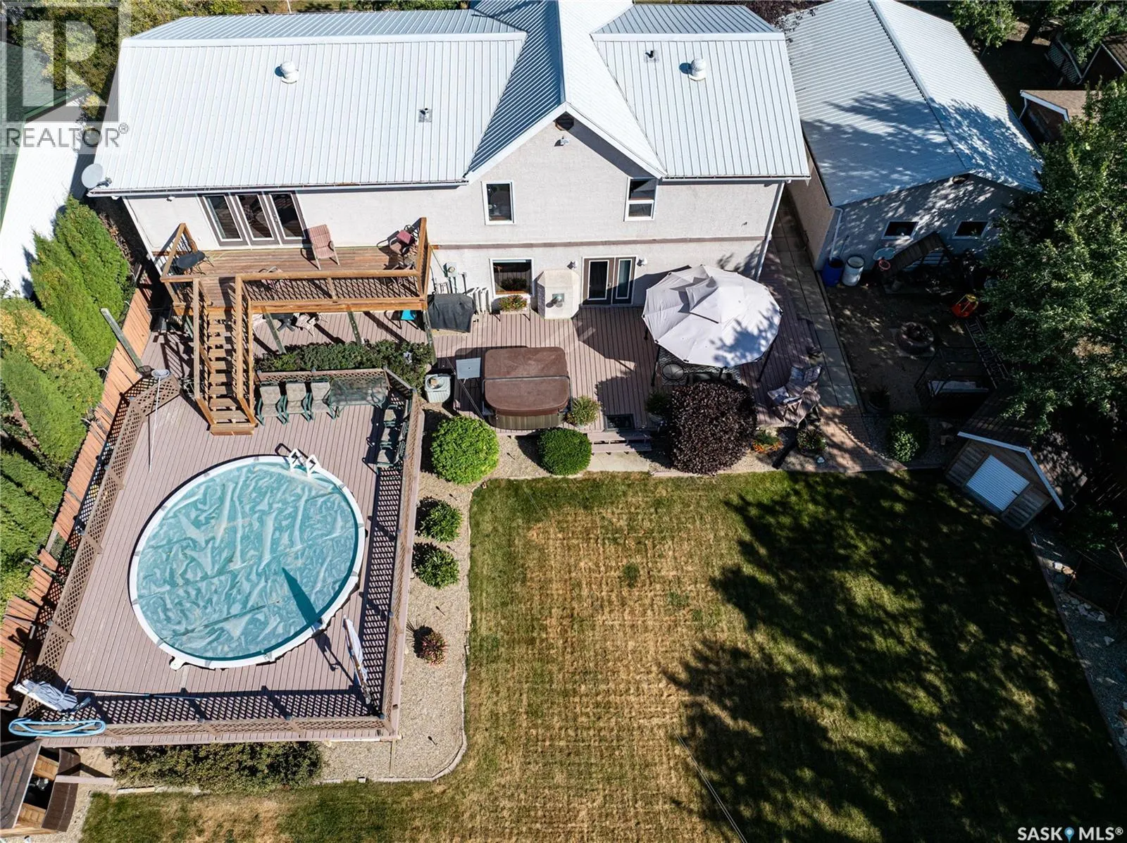 304 1st STREET W