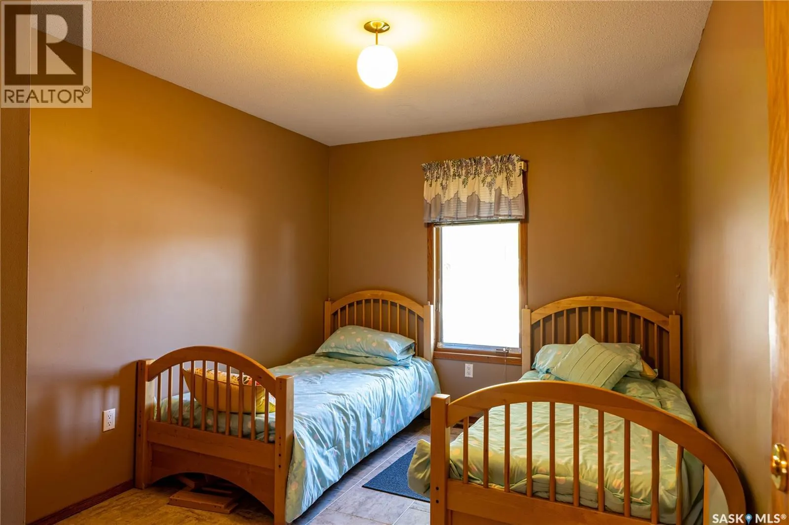 304 1st STREET W
