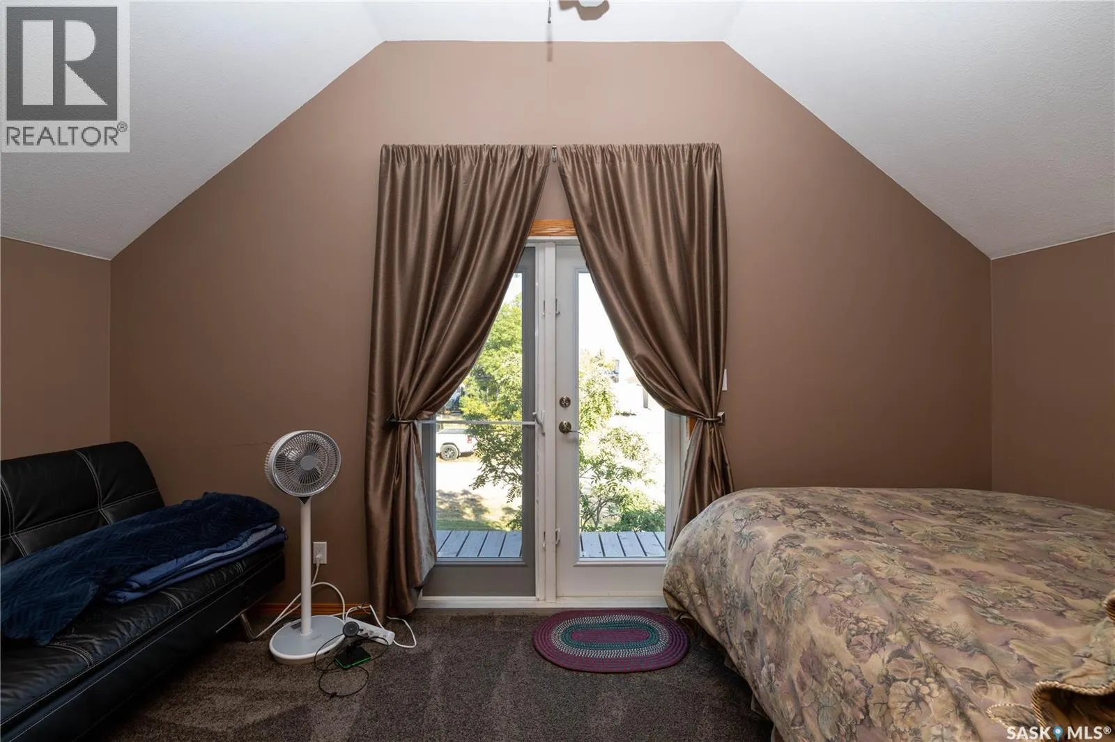 304 1st STREET W
