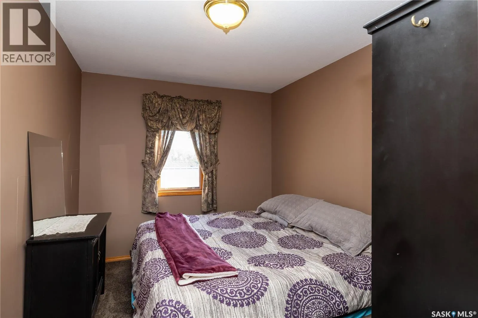 304 1st STREET W