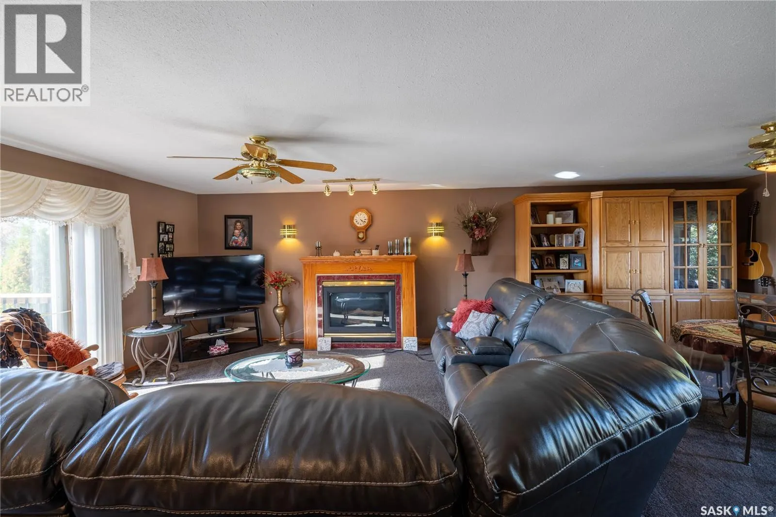 304 1st STREET W