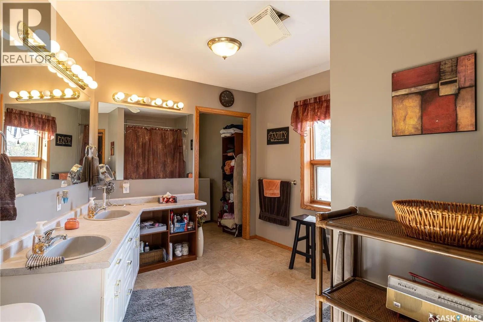 304 1st STREET W