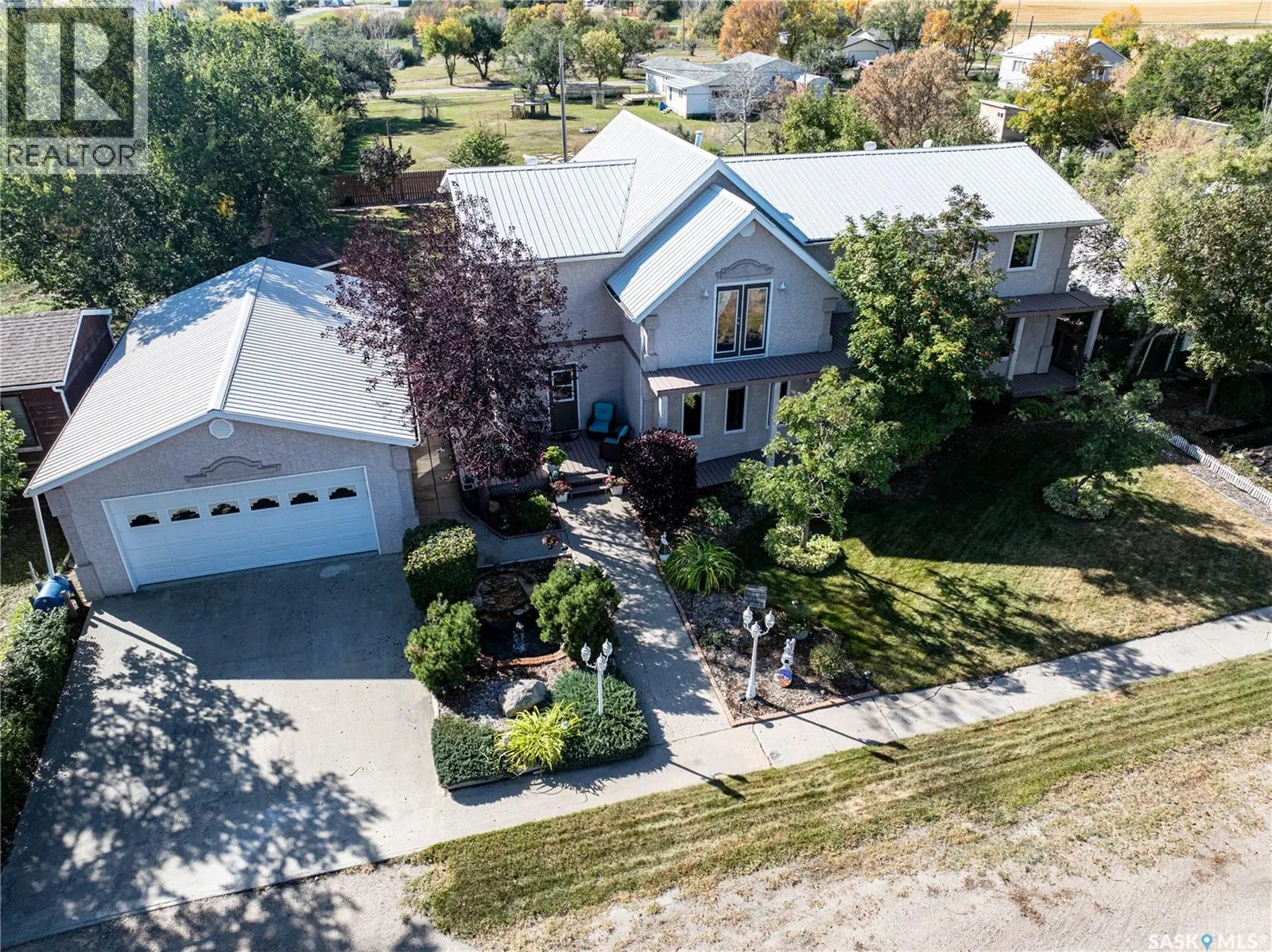 304 1st STREET W