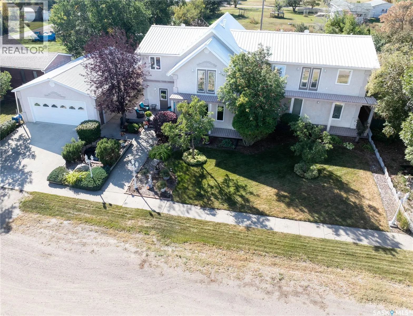 304 1st STREET W