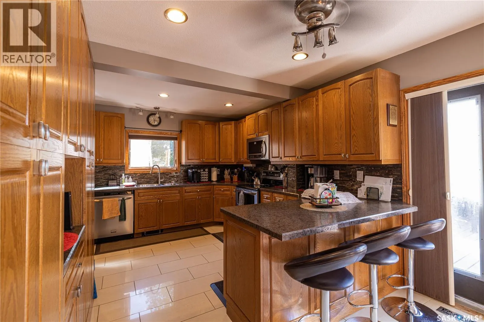304 1st STREET W