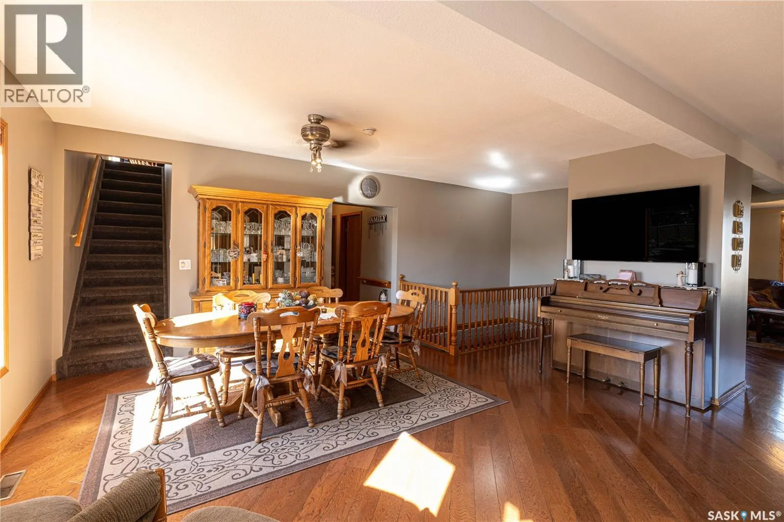 304 1st STREET W
