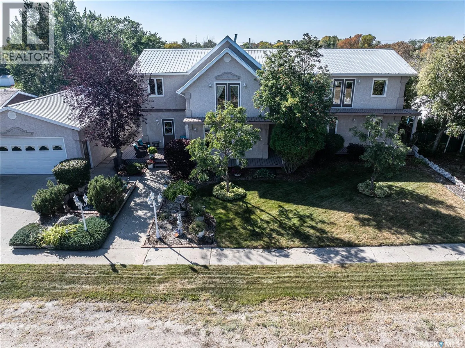 304 1st STREET W